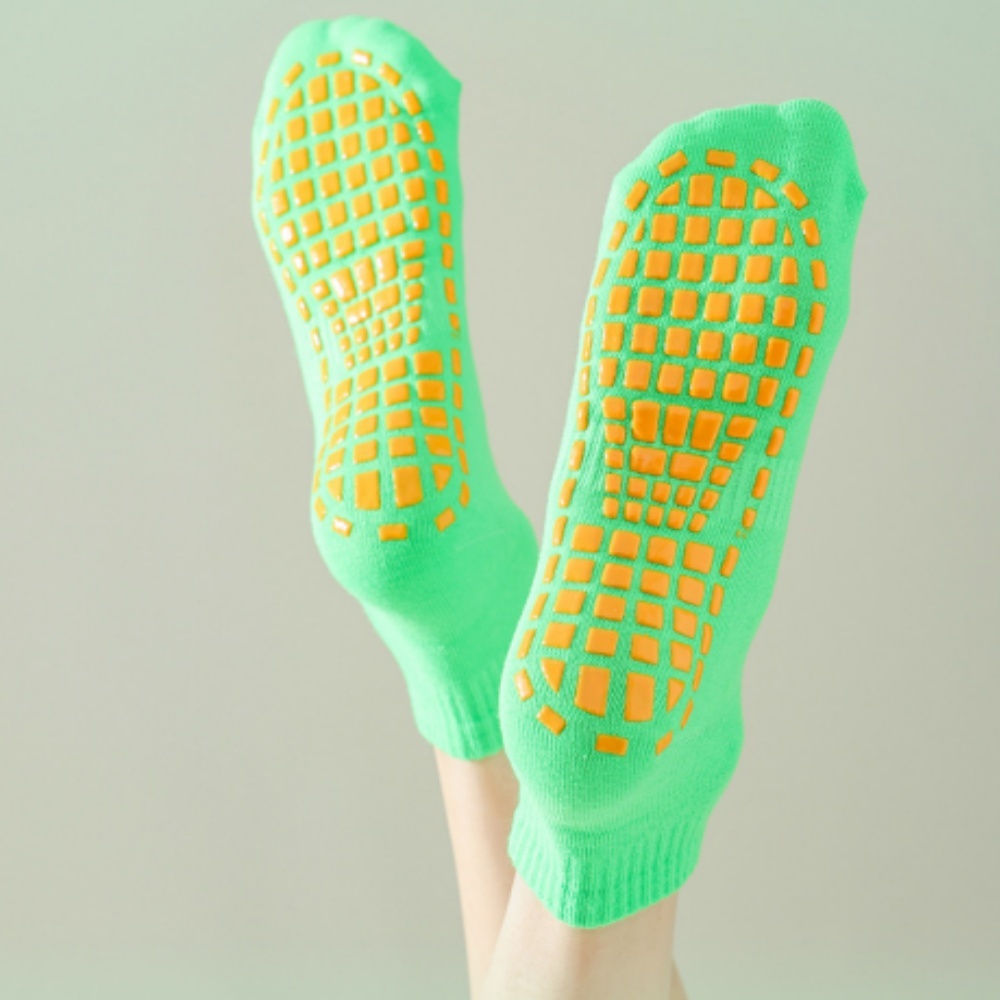 ランダムな男性と女性用のトランポリンソックス5足、ドットの滑 - Trampoline Park Sock のレビューと価格