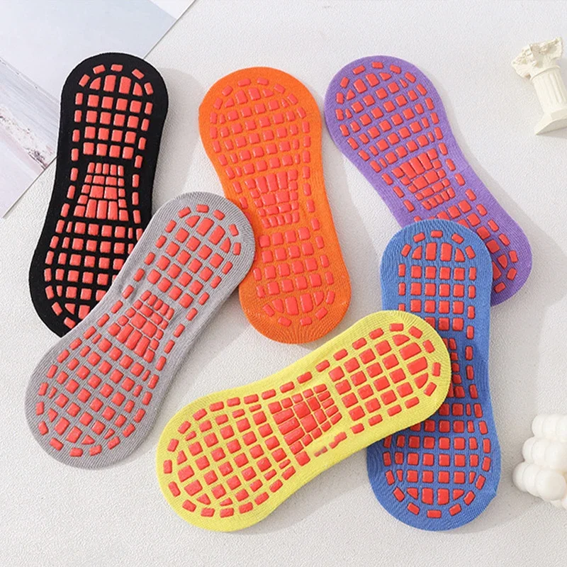 子供大人滑り止め靴下トランポリン靴下綿通気性ショートソックス - Trampoline Park Sock のレビューと価格