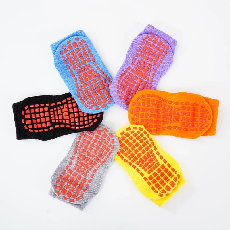 子供大人滑り止め靴下トランポリン靴下綿通気性ショートソックス - Trampoline Park Sock のレビューと価格